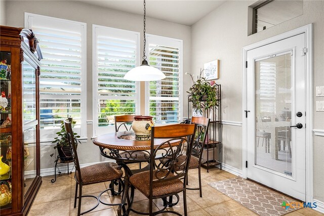 19530 Creekview Oaks, San Antonio, TX 78266 - dining area with light tile patterned floors and baseboards