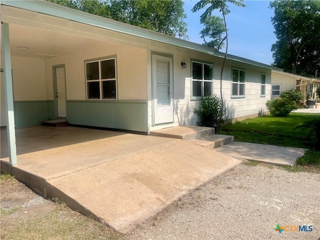 413 Vickers Ave, Seguin, TX 78155 - view of front of house with a patio area