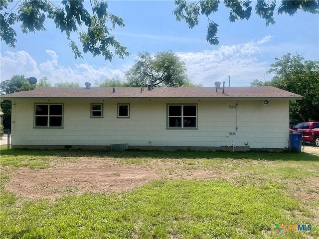 413 Vickers Ave, Seguin, TX 78155 - view of rear view of house