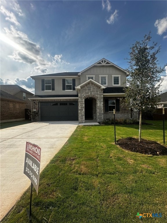 view of front facade featuring a front yard and a garage