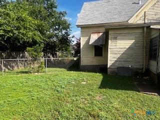 712 W 3rd St, Mcgregor, TX 76657 - photo 25