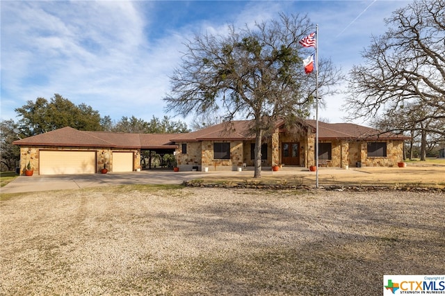 view of front facade featuring a garage