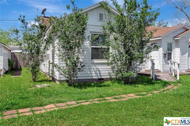 1005 Macarthur St, Victoria, TX 77901 - rear view of house featuring entry steps and crawl space