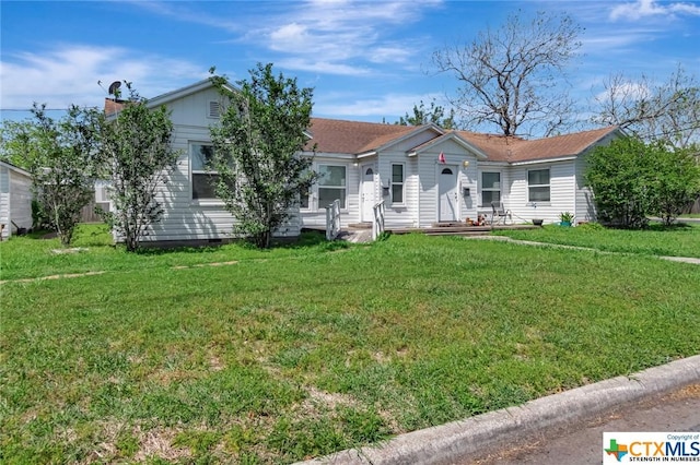 1005 Macarthur St, Victoria, TX 77901 - ranch-style home featuring a front lawn and crawl space