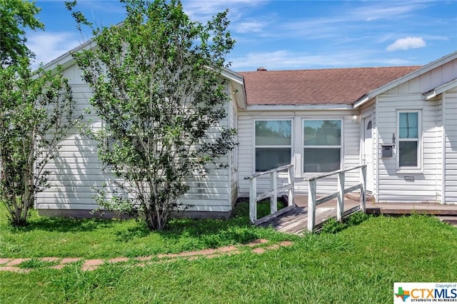 1005 Macarthur St, Victoria, TX 77901 - back of property with a lawn and roof with shingles