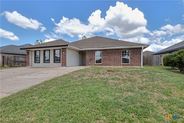 ranch-style home featuring a front yard