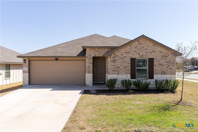 view of front facade with brick siding, an attached garage, driveway, and a front yard