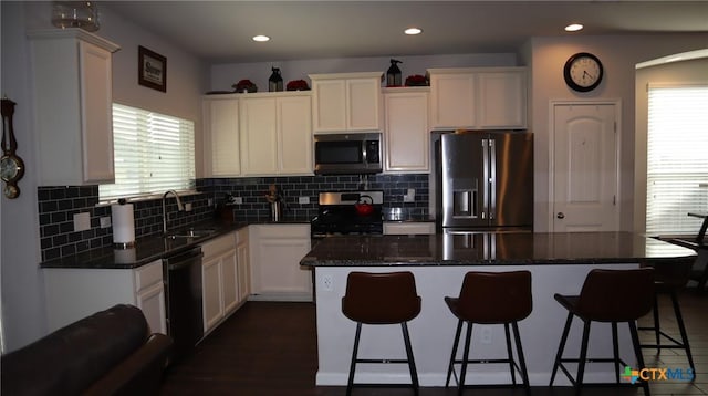 327 Limestone Crk, New Braunfels, TX 78130 - kitchen featuring appliances with stainless steel finishes, white cabinets, a center island, backsplash, and recessed lighting