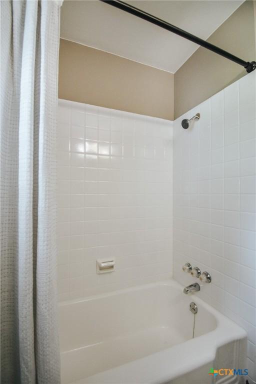 bathroom with shower / tub combo with curtain