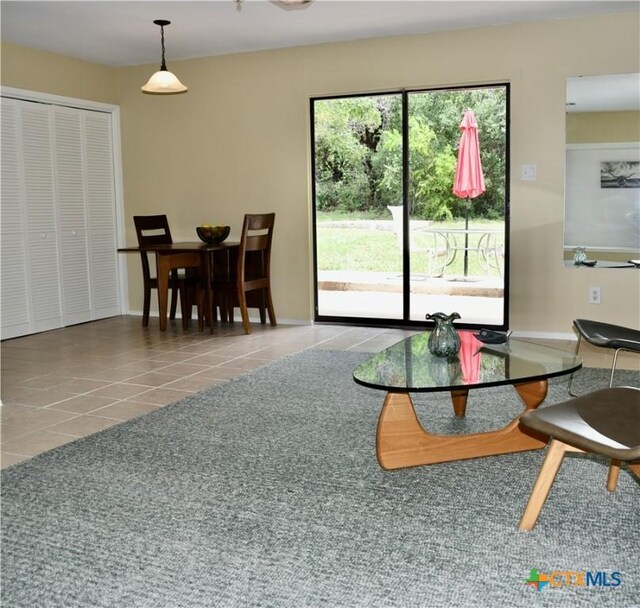 2007 Castle Gate Cir, San Marcos, TX 78666 - living area featuring tile patterned floors and baseboards