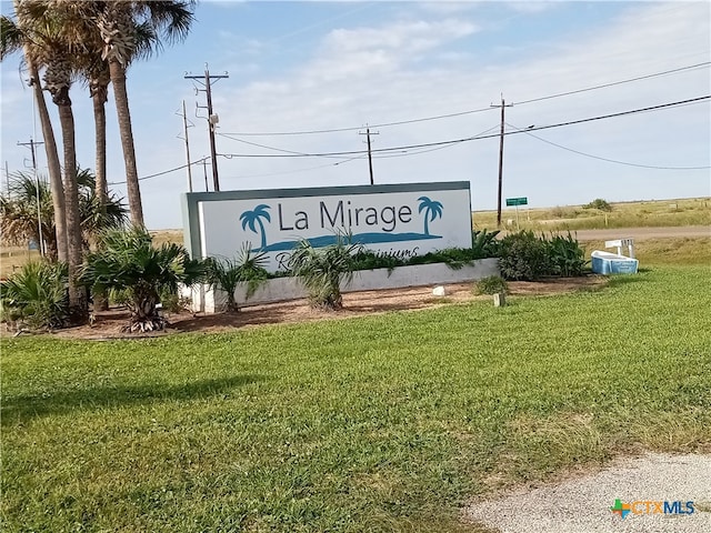 community / neighborhood sign featuring a lawn