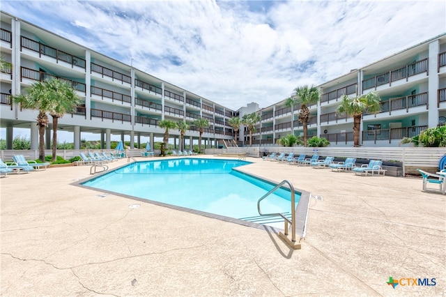 view of swimming pool