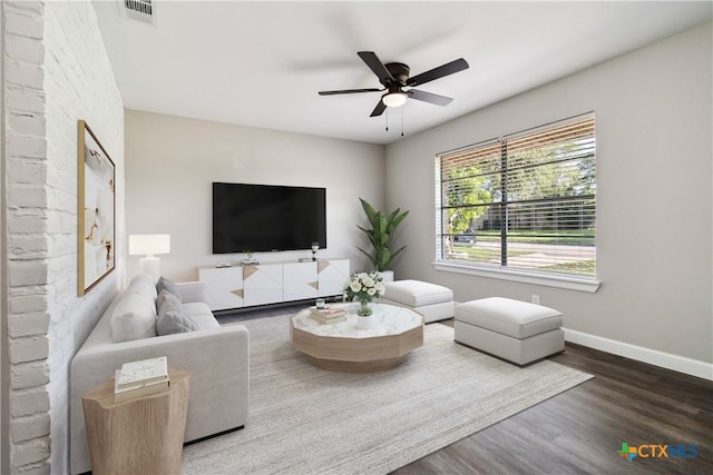 211 Balboa Dr, Universal City, TX 78148 - living area with wood finished floors and ceiling fan