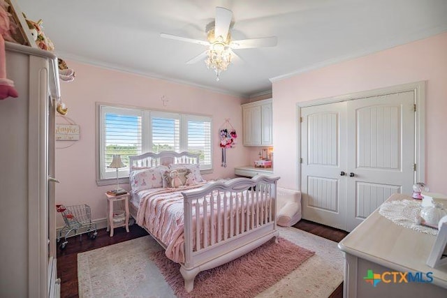 3 Sago Dr, Port Lavaca, TX 77979 - bedroom with dark wood-style floors, crown molding, a closet, and ceiling fan