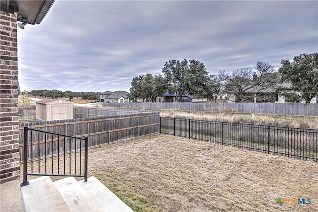 view of yard with a storage shed