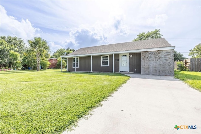 123 Burnet St, Port Lavaca, TX 77979 - ranch-style home with stone siding