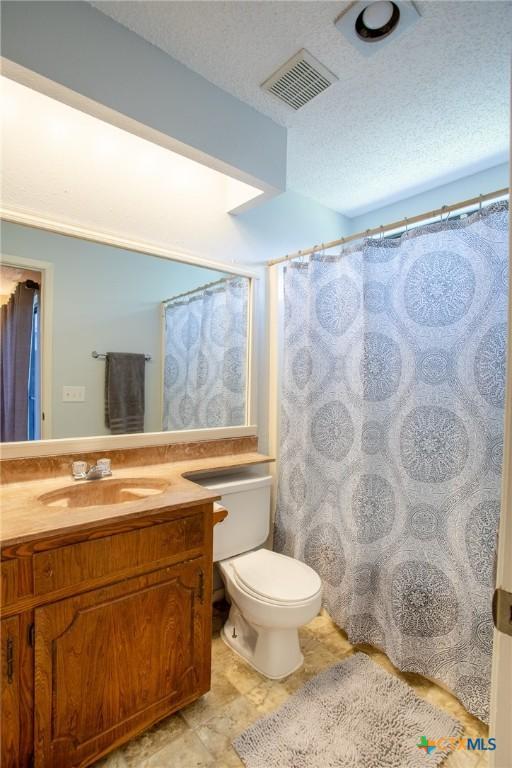 505 Cabana Dr, Victoria, TX 77901 - full bath with vanity and a textured ceiling