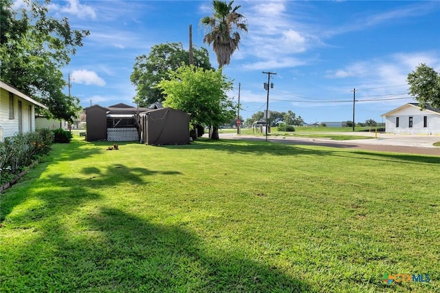 116 N Ben Wilson St, Victoria, TX 77901 - view of grassy yard