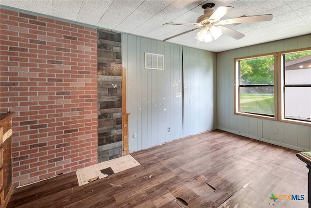 116 N Ben Wilson St, Victoria, TX 77901 - empty room with ceiling fan and wood finished floors