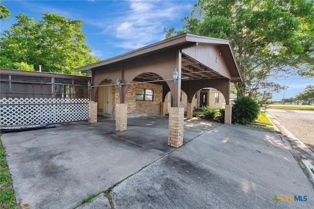 116 N Ben Wilson St, Victoria, TX 77901 - view of patio / terrace with driveway