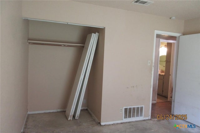2101 Stagecoach Trl, Temple, TX 76502 - unfurnished bedroom with a closet and baseboards