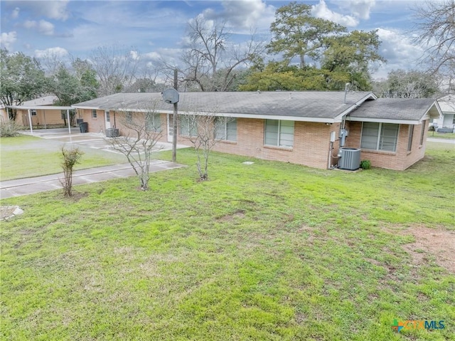 view of front of home featuring central AC unit and a front lawn