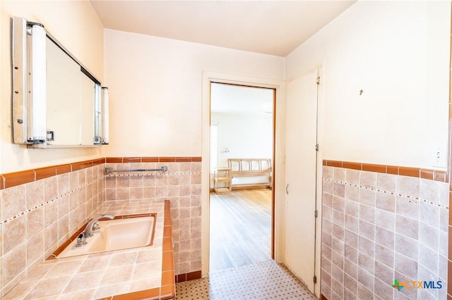 bathroom featuring tile walls