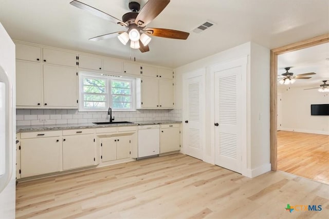 413 S Tyler St, Mcgregor, TX 76657 - kitchen featuring a ceiling fan, white appliances, a sink, light wood finished floors, and tasteful backsplash
