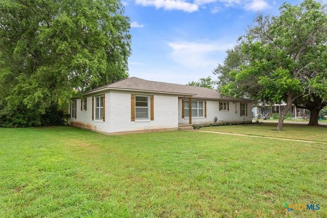 413 S Tyler St, Mcgregor, TX 76657 - ranch-style house featuring a front yard and brick siding