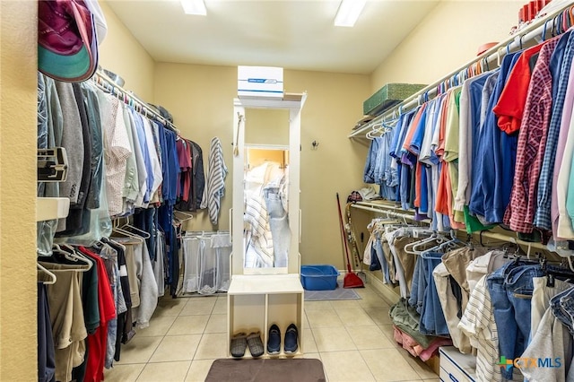 walk in closet with tile patterned floors