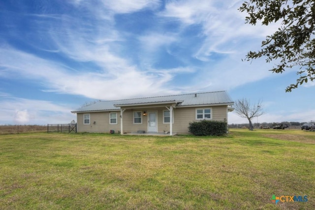 single story home with a front yard