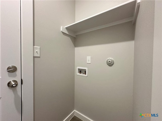 clothes washing area with washer hookup