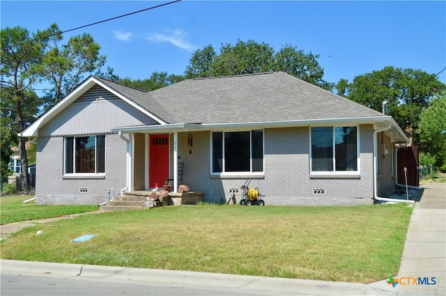 view of front of house with a front lawn