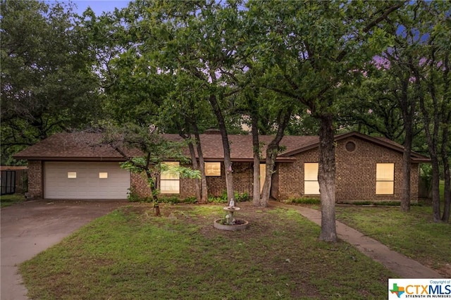 view of front of home featuring a garage and a front yard