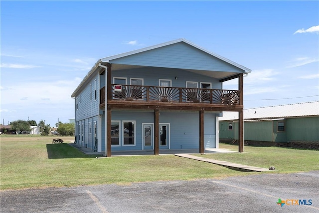 view of front of property with a front lawn