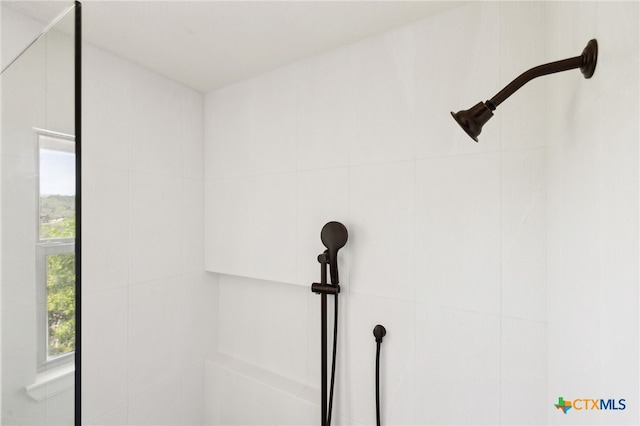 95 Mission Dr, New Braunfels, TX 78130 - room details with tiled shower
