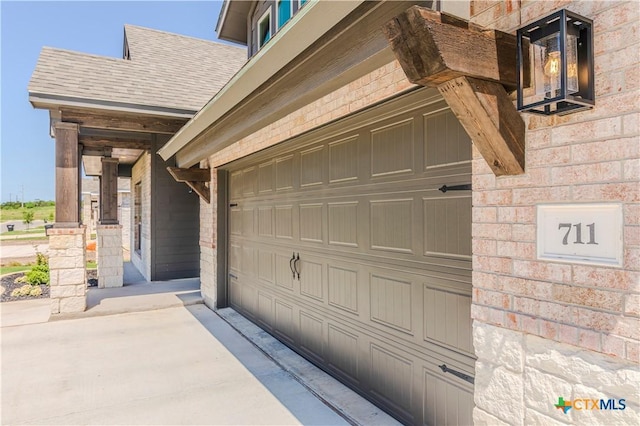 711 Saddlehorn Dr, Temple, TX 76502 - garage with driveway
