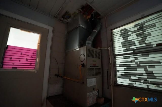 626 E Wallace St, Gonzales, TX 78629 - view of utility room