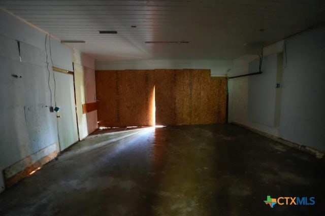 626 E Wallace St, Gonzales, TX 78629 - view of garage