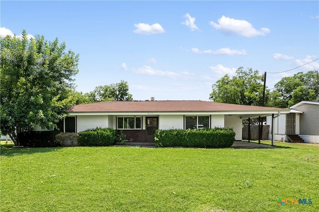 view of front of property with a front yard