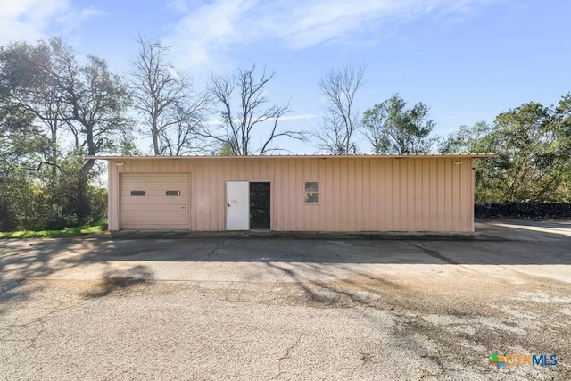 view of outdoor structure with a garage