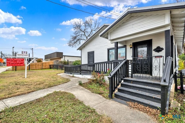 608 S Guadalupe St, San Marcos, TX 78666 - property entrance