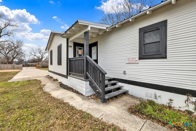 608 S Guadalupe St, San Marcos, TX 78666 - property entrance