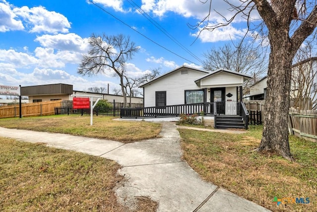 608 S Guadalupe St, San Marcos, TX 78666 - bungalow featuring a porch
