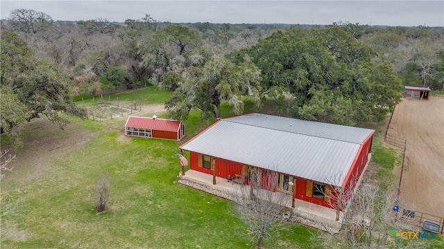 bird's eye view featuring a wooded view