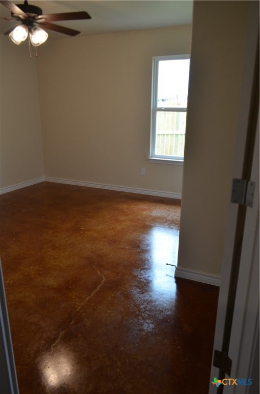 empty room featuring ceiling fan