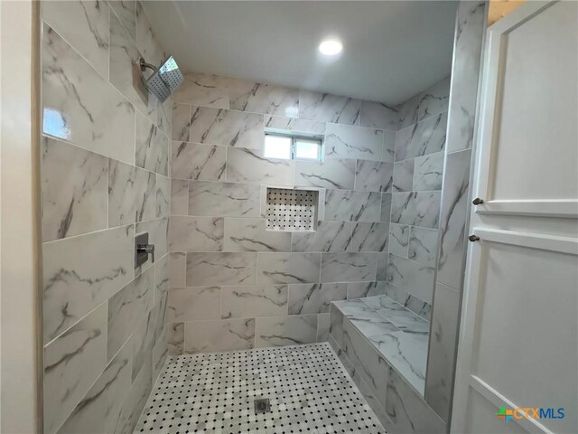 1123 Ainsworth St, Gonzales, TX 78629 - bathroom featuring a tile shower