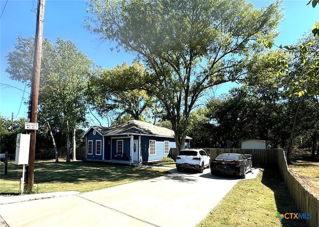 view of front of house with a front yard