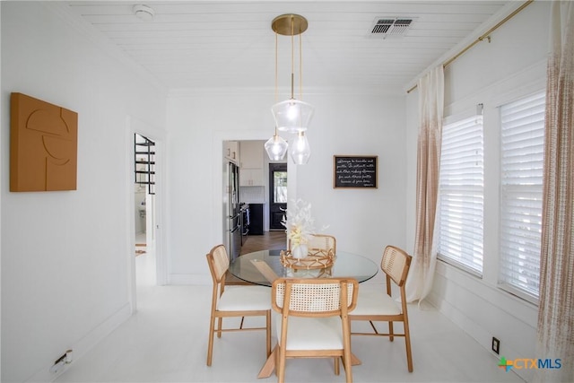dining space featuring visible vents, baseboards, and a healthy amount of sunlight