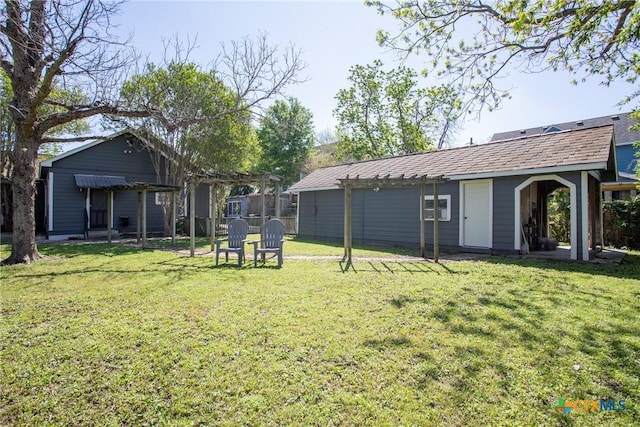 view of yard featuring a pergola